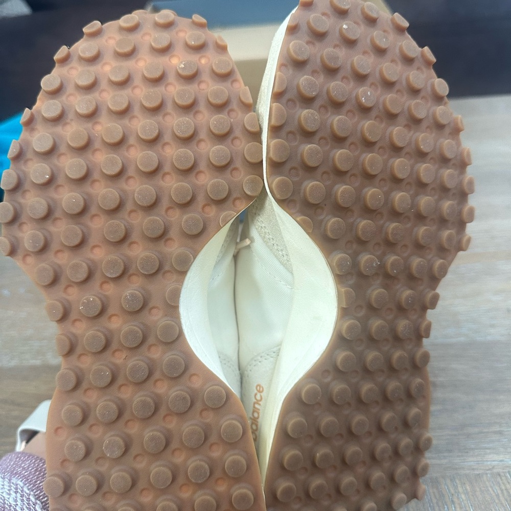 Women’s new balance 327  & calia colab. Size 6 - Picture 3 of 4